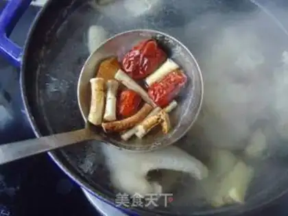 Make Five fingers of peach chicken soup step 3