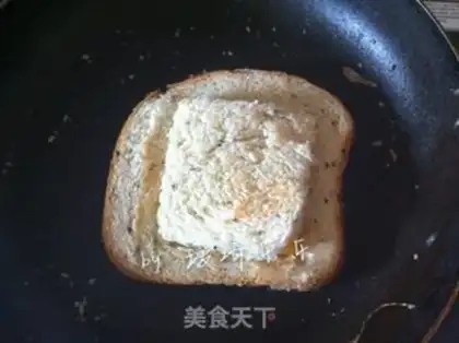 Make Fried toasted eggs step 5