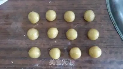 Make Chinese coconut-cracker step 9