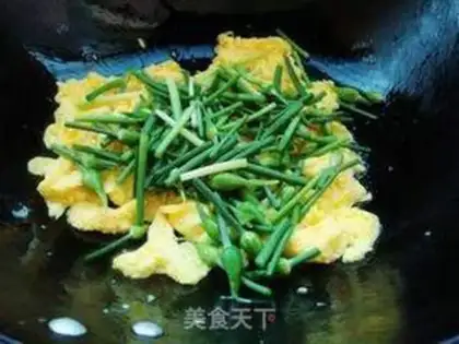 Make Fried eggs with moss step 3