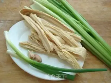 Make Celery mackerel step 0