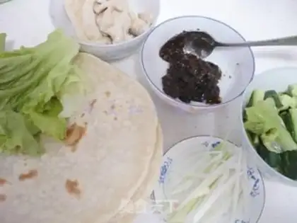 Make Old Beijing chicken roll step 10