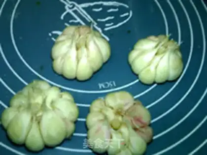 Make Rosemary makes garlic step 2