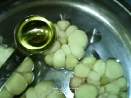 Make Rosemary makes garlic step 5
