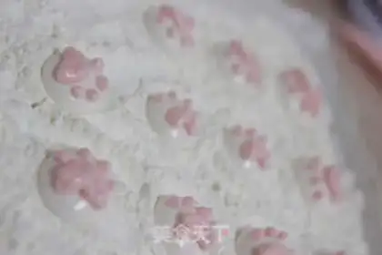 Make Cat claw marshmallows step 10