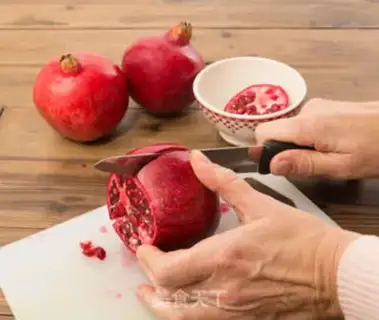 Make Pomegranate grape juice step 0