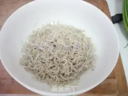 Make Spicy silver fish dry step 0