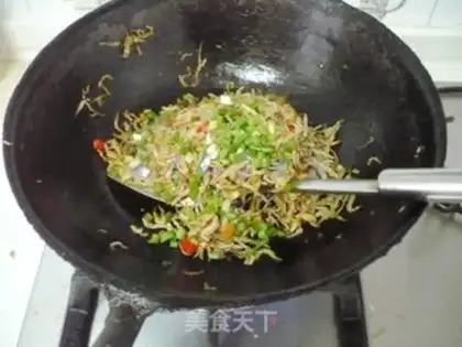 Make Spicy silver fish dry step 8