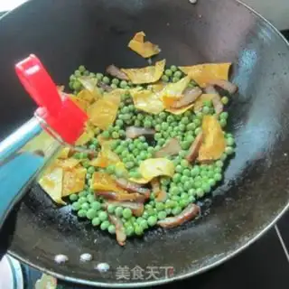 Make Scrambled beans with egg skin step 4