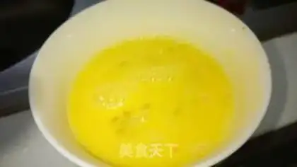 Make Garlic eggs step 1