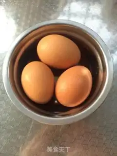 Make Scrambled eggs step 1