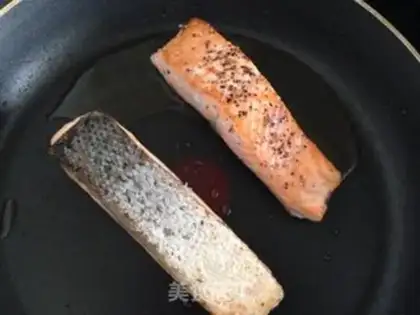 Make The salmon with the butter and the salad step 6