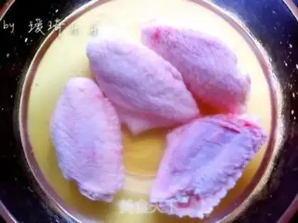Make Tomato juice and fried chicken wings step 0