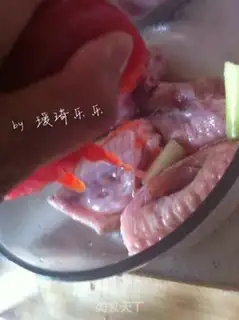 Make Tomato juice and fried chicken wings step 1
