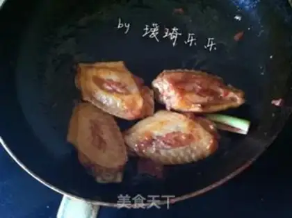 Make Tomato juice and fried chicken wings step 4