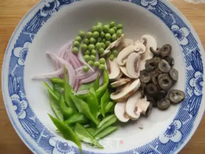 Make Homemade barbecue pizza step 4