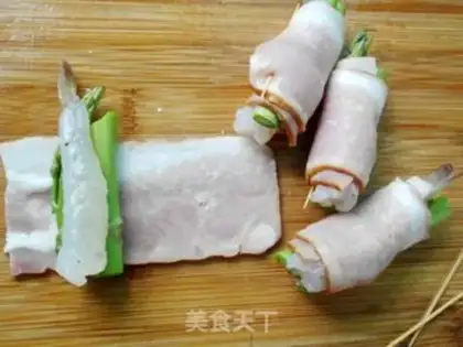 Make Shrimp bacon rolls step 3