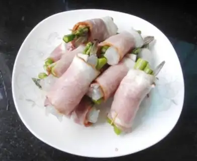 Make Shrimp bacon rolls step 4