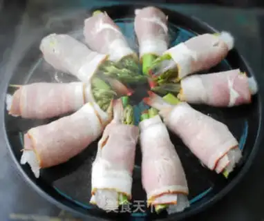 Make Shrimp bacon rolls step 5