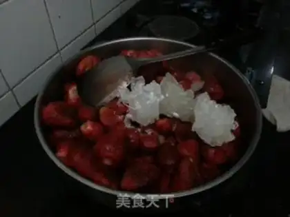 Make Homemade strawberry sauce step 0