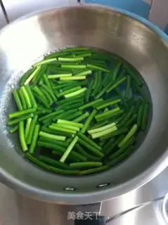 Make Garlic fried meat step 1