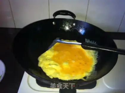Make Tomato eggs step 1