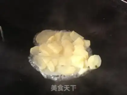 Make Black pepper squid fried potatoes step 5