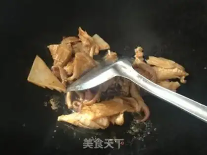 Make Black pepper squid fried potatoes step 6