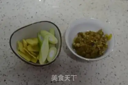 Make Scratch the green peppers step 0