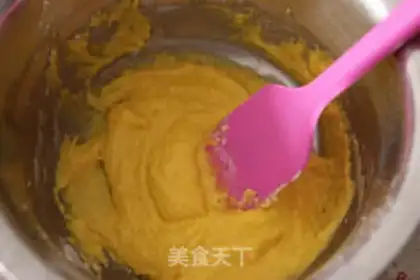 Make Football cake step 4