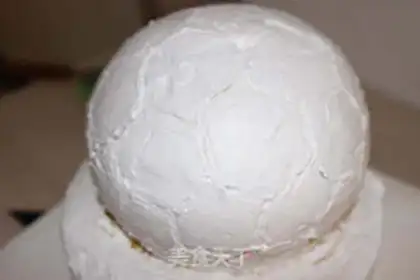 Make Football cake step 18