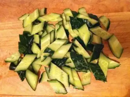 Make cucumber-mucked eggs step 0