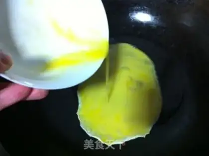 Make cucumber-mucked eggs step 1