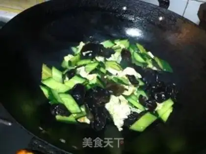 Make cucumber-mucked eggs step 6