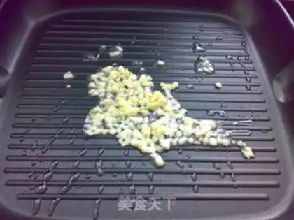 Make Scrambled eggs step 1