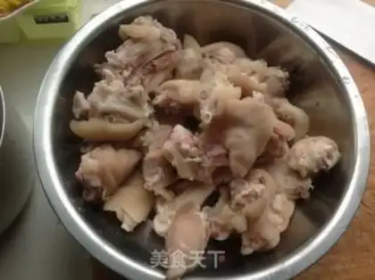 Make Pork hoof stew peanuts step 1