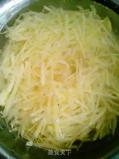 Make Spicy potato-covered rice step 1