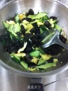Make cucumber-mucked eggs step 5