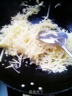Make Spicy potato-covered rice step 4