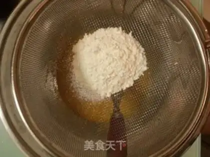 Make Lemon honey twirl cake step 4
