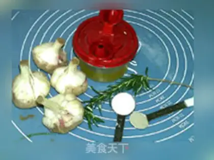 Make Rosemary makes garlic step 0
