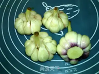 Make Rosemary makes garlic step 1