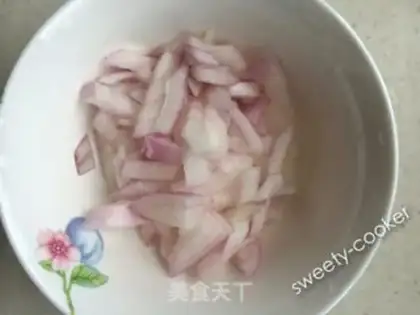 Make Tomato fish noodles step 1
