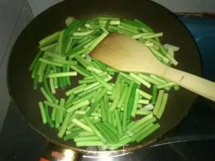 Make Garlic fried sausage step 1