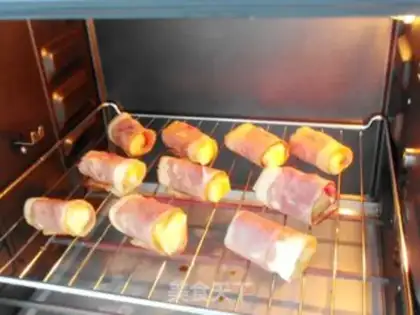Make Pineapple bacon roll step 5
