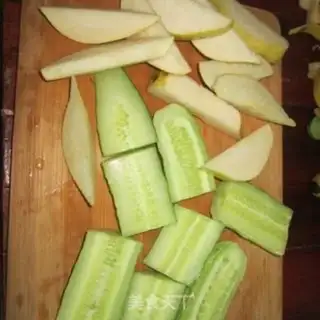 Make Pear cucumber juice step 2