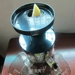 Make Pear cucumber juice step 3