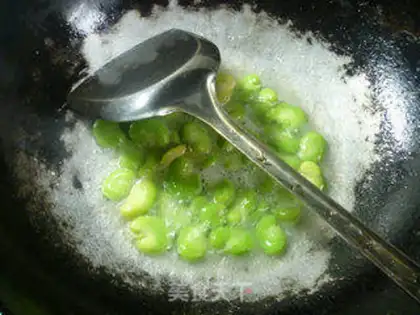 Make Tomato-peased eggs step 8