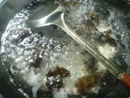 Make The green peppers, the black and white step 4