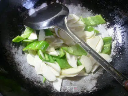 Make The green peppers, the black and white step 7